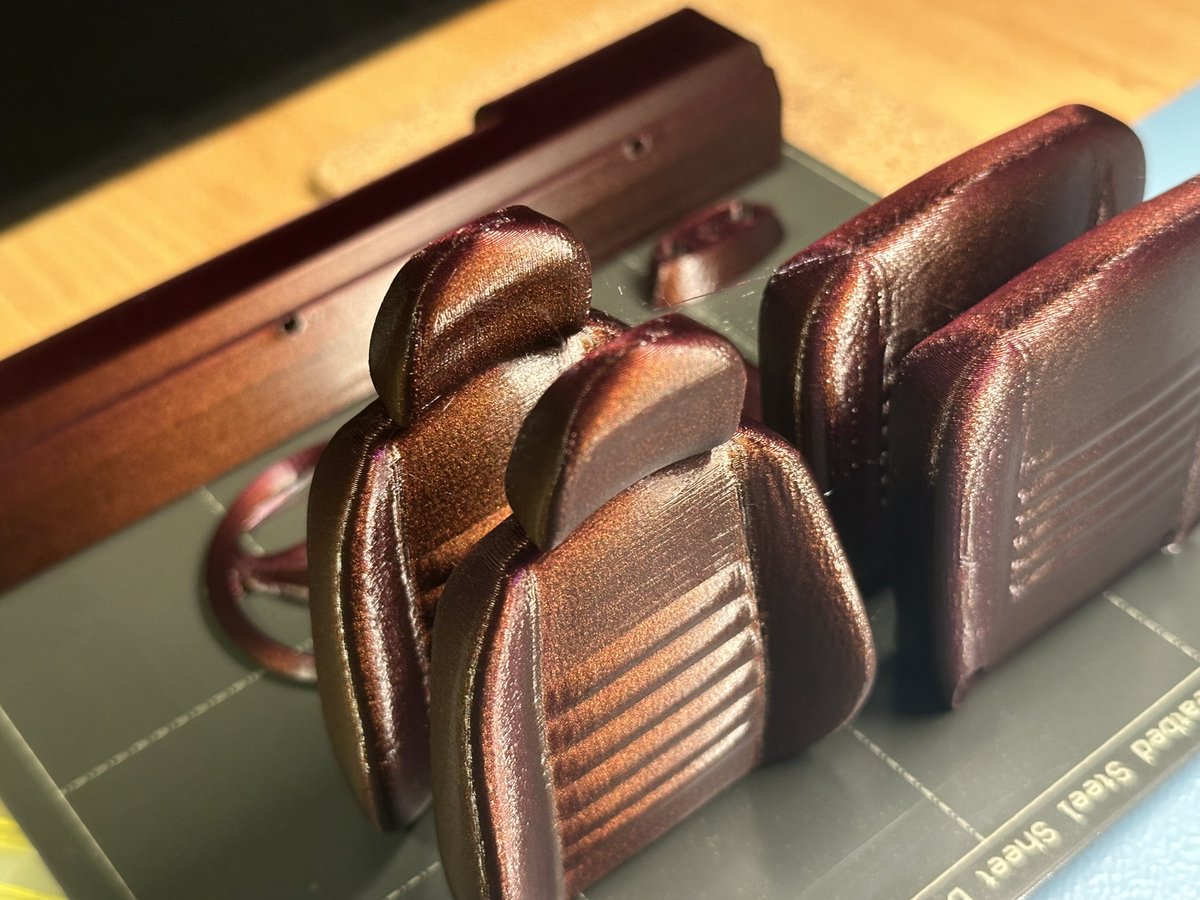 KutilDomaci's tweet image. První bed (teda 15., abych nemusel vyměňovat zavedený filament) hotov. Vypadá to parádně. 
@prusament Mystic Brown PLA
@Prusa3D MINI+ InputShaper
#MartysLandy #3Dsets