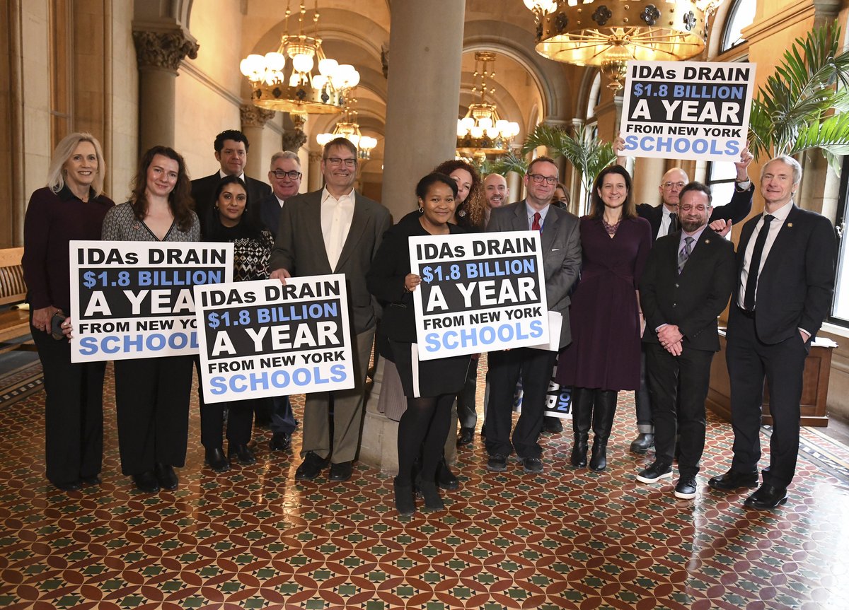 Melinda Person 🍎✌🌈 tweet media