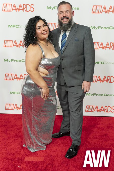 Photos from the AVN red carpet https://t.co/J0Di9X0j0i