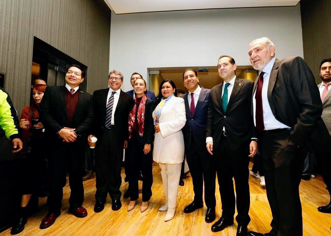 RaulBCCue's tweet photo. Como Coordinador del @VerdeSenadoMex, es un honor acompañar a la Dra. @Claudiashein durante la XII Reunión Plenaria del Grupo Parlamentario de @PartidoMorenaMx, previo al inicio del Periodo Ordinario de Sesiones de la LXV Legislatura del @senadomexicano. https://t.co/cNFAiiy4xl