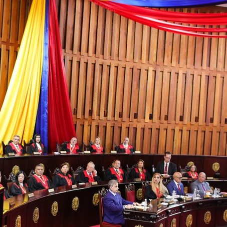 Los integrantes del Poder Ciudadano acompañaron en el TSJ al Presidente de la República, quien reiteró que Venezuela trabaja para consolidar un poderoso sistema de administración de justicia.