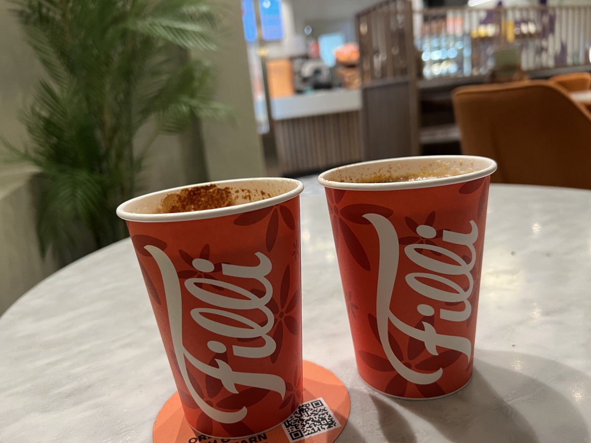 LodhiMk's tweet photo. Not in Dubai #Filli #London 😊 https://t.co/Tgrzdo4W2E