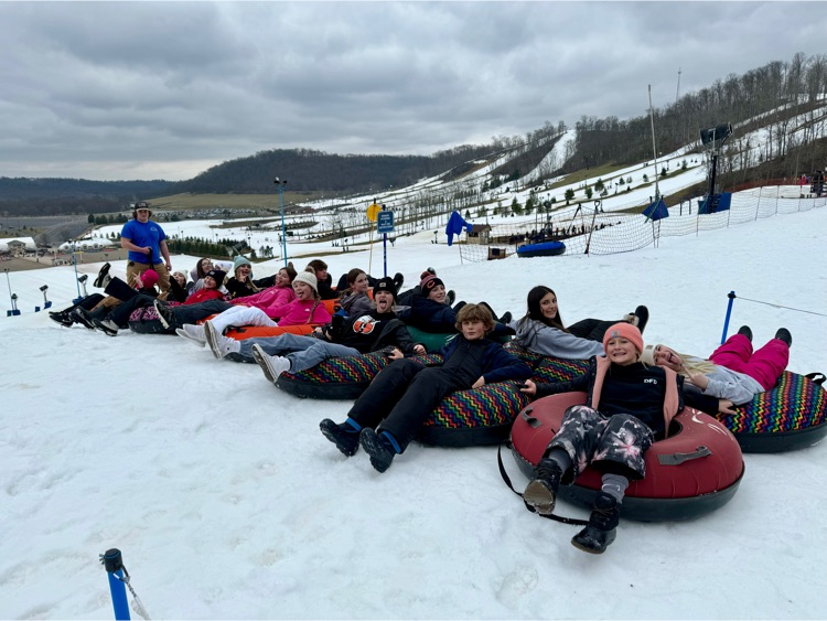 GreendaleLCSC's tweet photo. Honor Roll students having a fun time at Perfect North Slopes.  Part 2
#LawrenceburgLegacy #LburgHOPE #LburgUnity.  Go Tigers! https://t.co/18YxwB9ogl