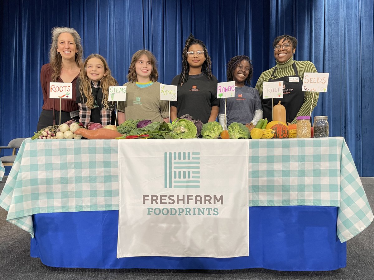 Four amazing students taught Members of Congress how to make Tuscan Kale Salad - and shared what they loved about FoodPrints - today at the @HHSGov #FoodIsMedicine Summit. 'FoodPrints not only makes you a better chef, it makes you a better person.' 🥬🥕💚 @FRESHFARMDC