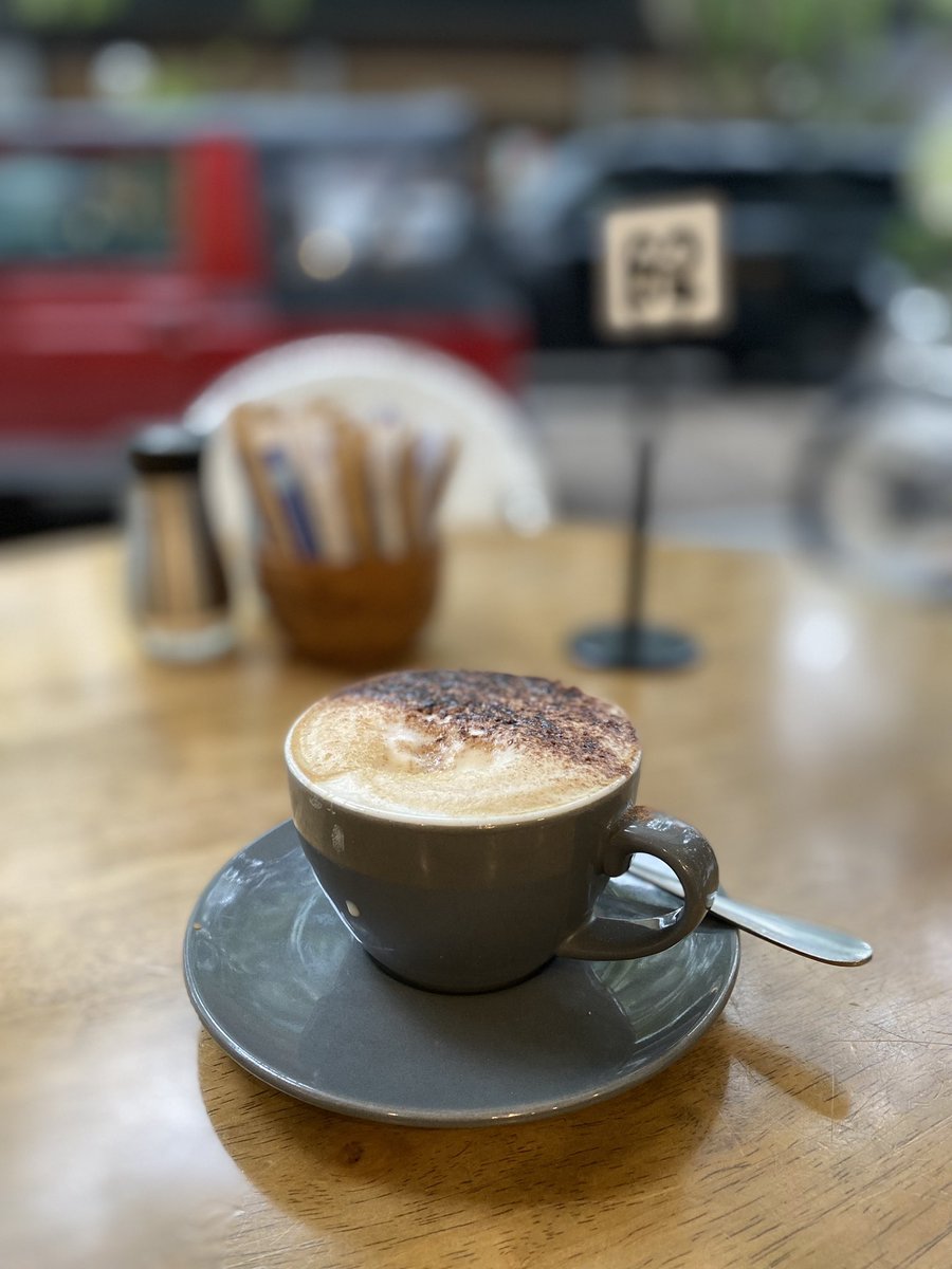 AndrewDowson's tweet photo. Excellent place for a coffee and some people watching. Early morning, every female has gym kit on, has a small dog 🐶 and drives a Range Rover. #DoubleBay https://t.co/4d1lPTJTti