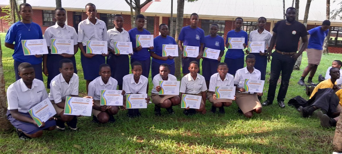 girlsofdestiny0's tweet image. Girls of Destiny (G.o.D)

Ejo hashize Muri program yitwa #KeepingSharp Girls Of Destiny yashimiye Abana babakobwa Bagerageza gutsinda neza Mu kigo cya nyagatare ss.