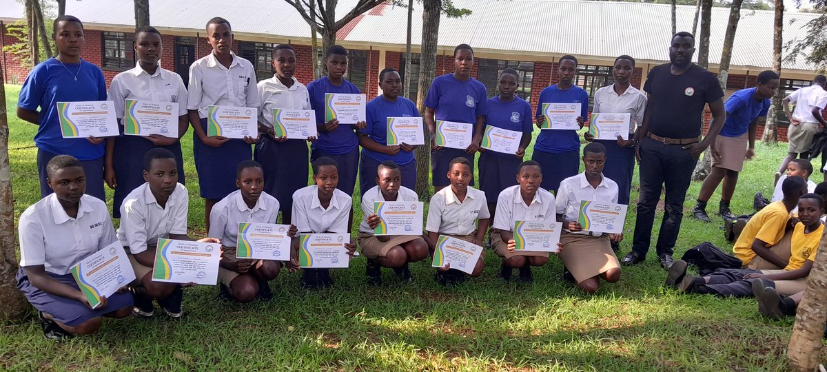 girlsofdestiny0's tweet image. Girls of Destiny (G.o.D)

Ejo hashize Muri program yitwa #KeepingSharp Girls Of Destiny yashimiye Abana babakobwa Bagerageza gutsinda neza Mu kigo cya nyagatare ss.