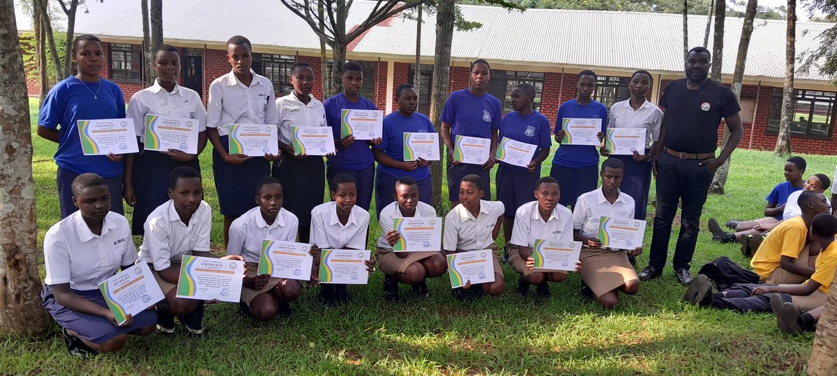 girlsofdestiny0's tweet image. Girls of Destiny (G.o.D)

Ejo hashize Muri program yitwa #KeepingSharp Girls Of Destiny yashimiye Abana babakobwa Bagerageza gutsinda neza Mu kigo cya nyagatare ss.