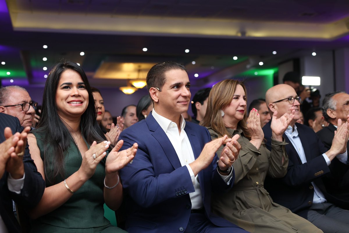 VictorFadulL's tweet photo. Santiago Somos Todos es resultado de un trabajo con los sectores y grupos sociales, plasmando sus sueños, un Plan de Gobierno Municipal para seguir mejorando su calidad de vida. 

Es un honor presentarlo ante ustedes, rarificando el compromiso de llevar a nuestra Ciudad Corazón al siguiente nivel.

#PlandeGobierno #Santiagosomostodos #VíctorFadulalcalde #Alcaldía #CiudadCorazón #GestiónMunicipal #Municipio #PLD #FuerzadelPueblo #PRD #OpciónDemocrática
