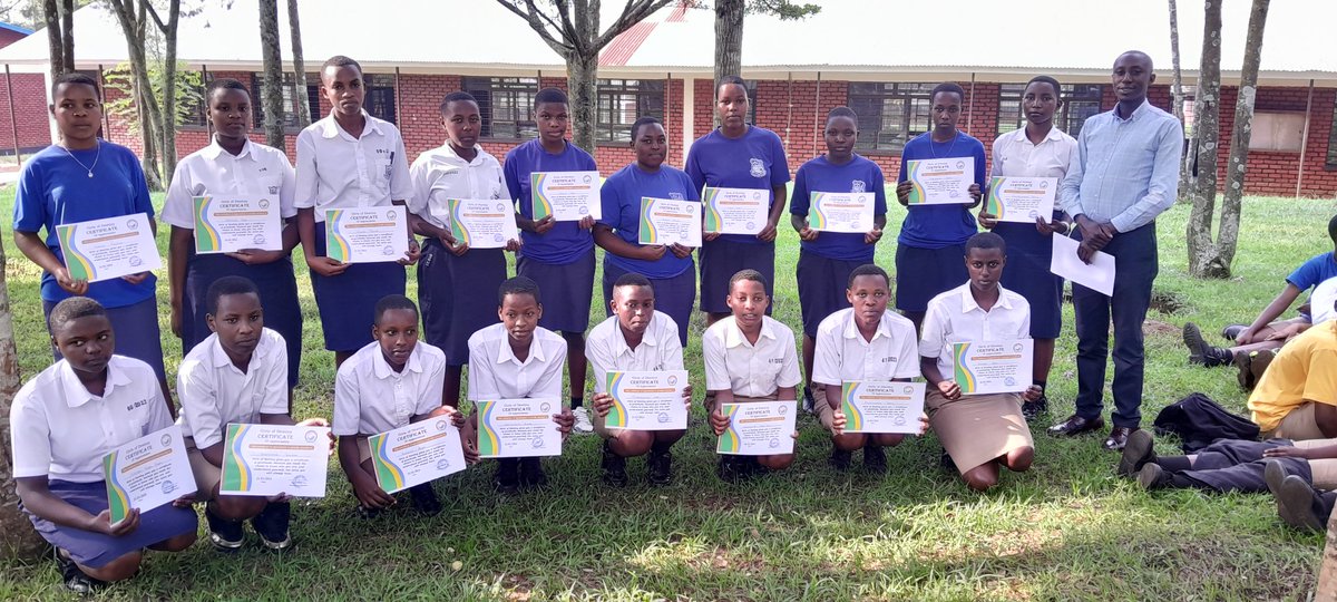 girlsofdestiny0's tweet image. Ejo hashize Muri program yitwa #KeepingSharp Girls Of Destiny yashimiye Abana babakobwa Bagerageza gutsinda neza Mu kigo cya nyagatare ss