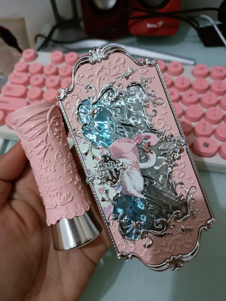 wangjidvthauls's tweet photo. @dearyzhuo #fromdearyzhuo 🫶🏻

thank you for this pretty set 💗 the items arrived safe n sound, the packaging was superb, &amp; secure ! ty also for the updates 🎀 https://t.co/erG1uLebBE
