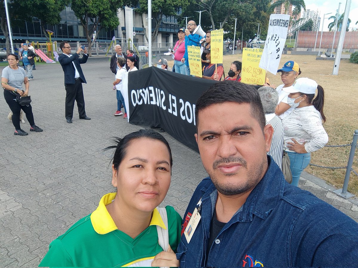 AlejandroVenzla's tweet photo. Movimiento de Trabajadores 9 de Enero. Somos la Fuerza laboral ya sabemos que con este estado patrón gobierno y sus políticas económicas perversas de Miseria y hambre no habrá Justicia, Pero Dios Nos Dará La Victoria a su Nombre Gloria. Amen y amen por una Nueva Venezuela https://t.co/V1TKHM0ZKL