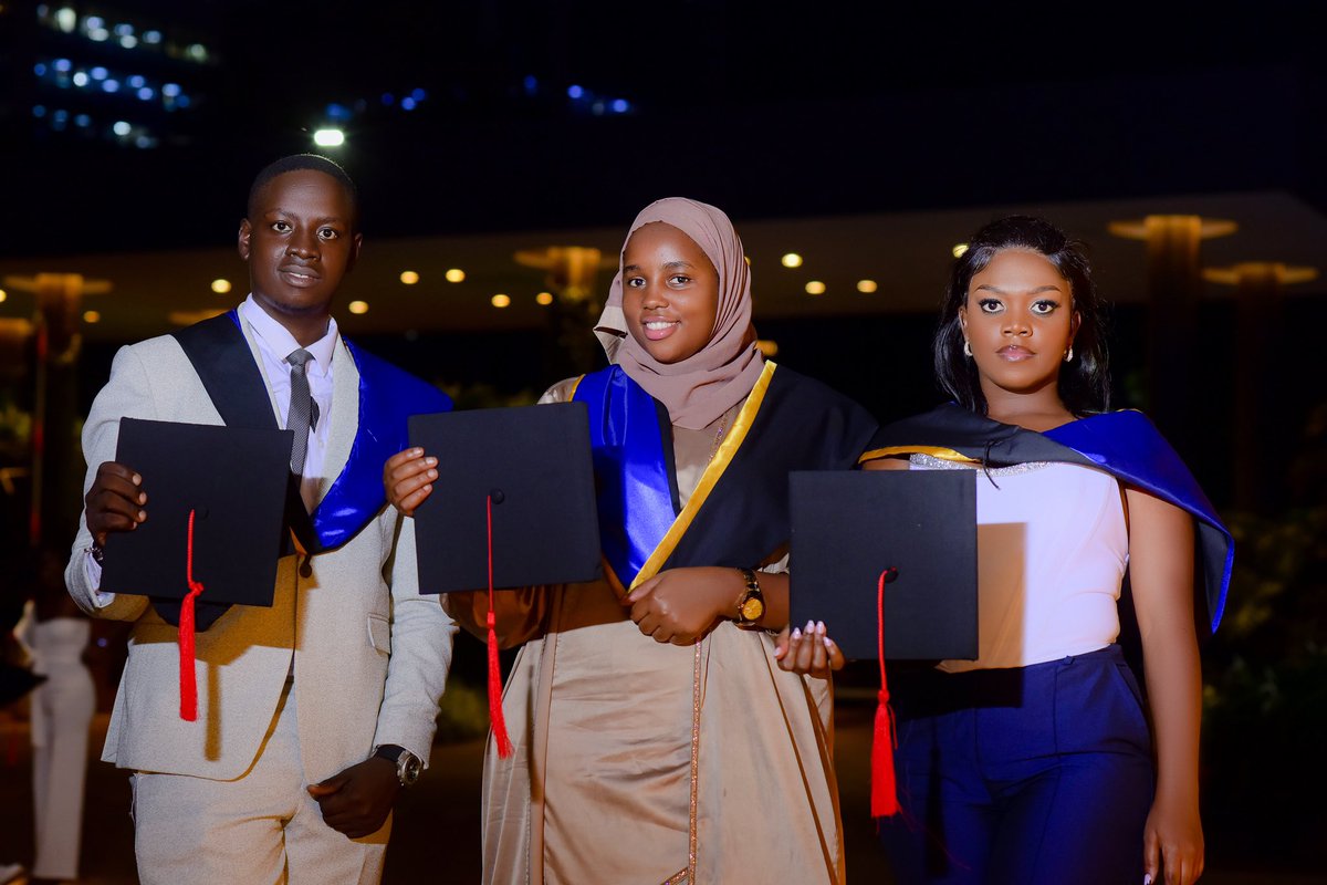 b_mosh2002's tweet photo. I have on statement to make and that is THANK YOU ALMIGHTY GOD #Graduation #muk #Mak74thGrad #makere https://t.co/RWFTo6Ql2j