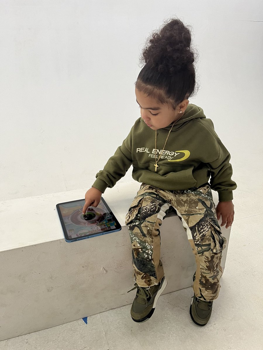 Nmonaeeee_'s tweet image. never had a lot, he is all i need 🖤