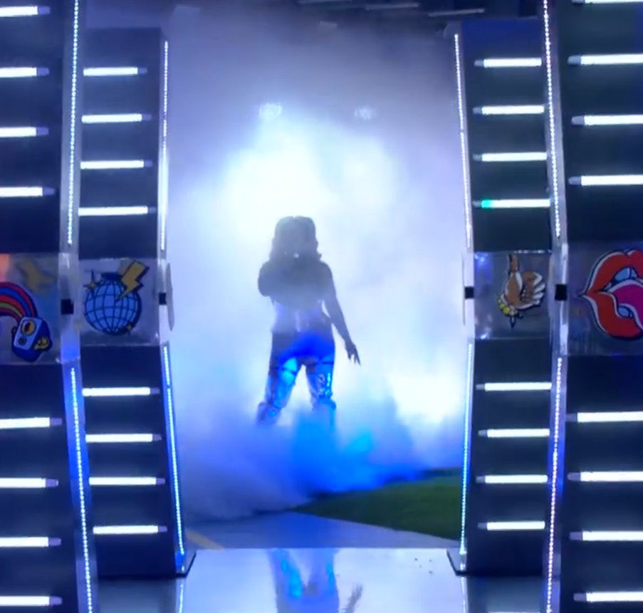vaidesmaiar's tweet photo. Glória Groove começando o show no BBB cantando A QUEDA é simplesmente CINEMA #BBB24 https://t.co/YwZRj0dy3U