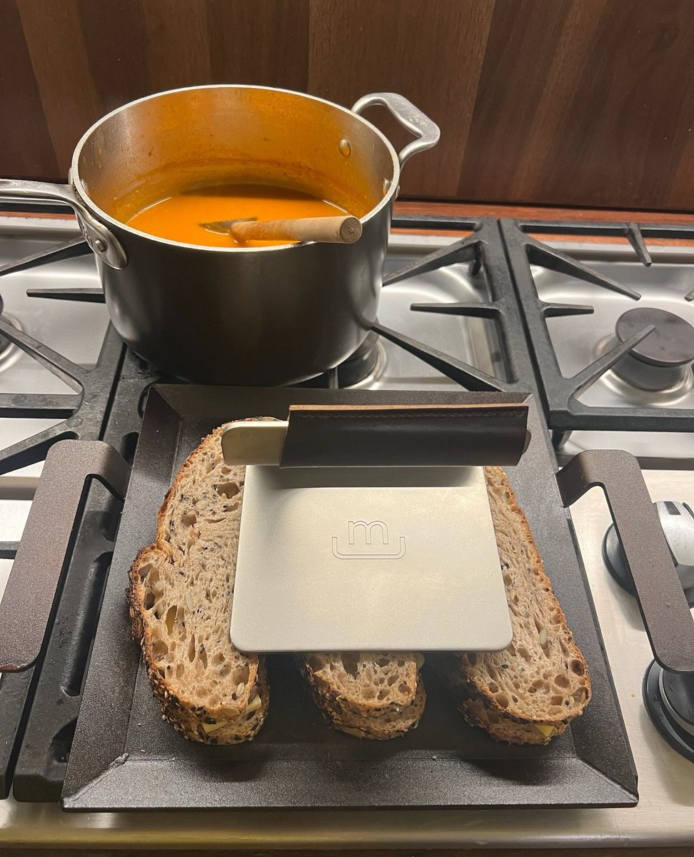 MarySueMilliken's tweet photo. Grilled cheese and tomato soup night….. awaiting the rain.
#MadeInGriddle #GrilledCheese #GrilledCheeseandTomatoSoup #RainyLA #Rainiscoming #soupseason #MadeIn https://t.co/Iq48V5l6rZ