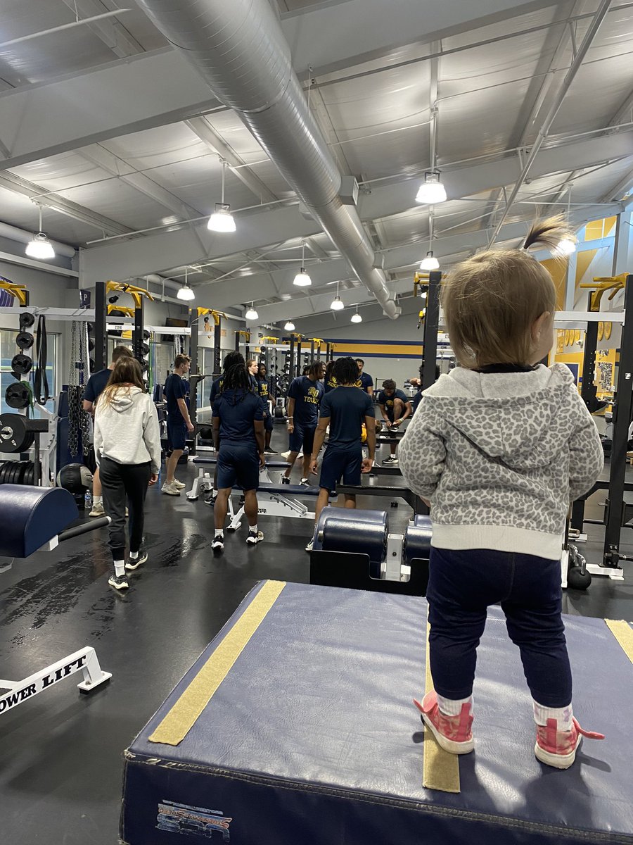 CoachHennes's tweet photo. Big helper today! Definitely held them to the Reinhardt Standard #PTP 🦅🏈 https://t.co/q4uRhIutvM