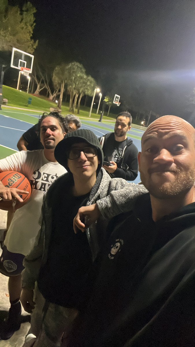 blazecamp_'s tweet photo. With the fam 🏀 ballin. @MrFurbzz in the house - s/o to @JungleBayAC 🔥💪 https://t.co/0ON5vikH4r