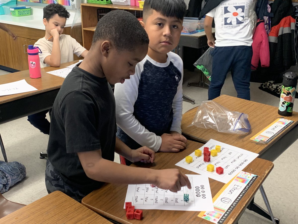 MsHooverBRE's tweet photo. The students love playing Bump! It’s an engaging way to practice reading words with out current phonics skills. https://t.co/biiiln4DR8