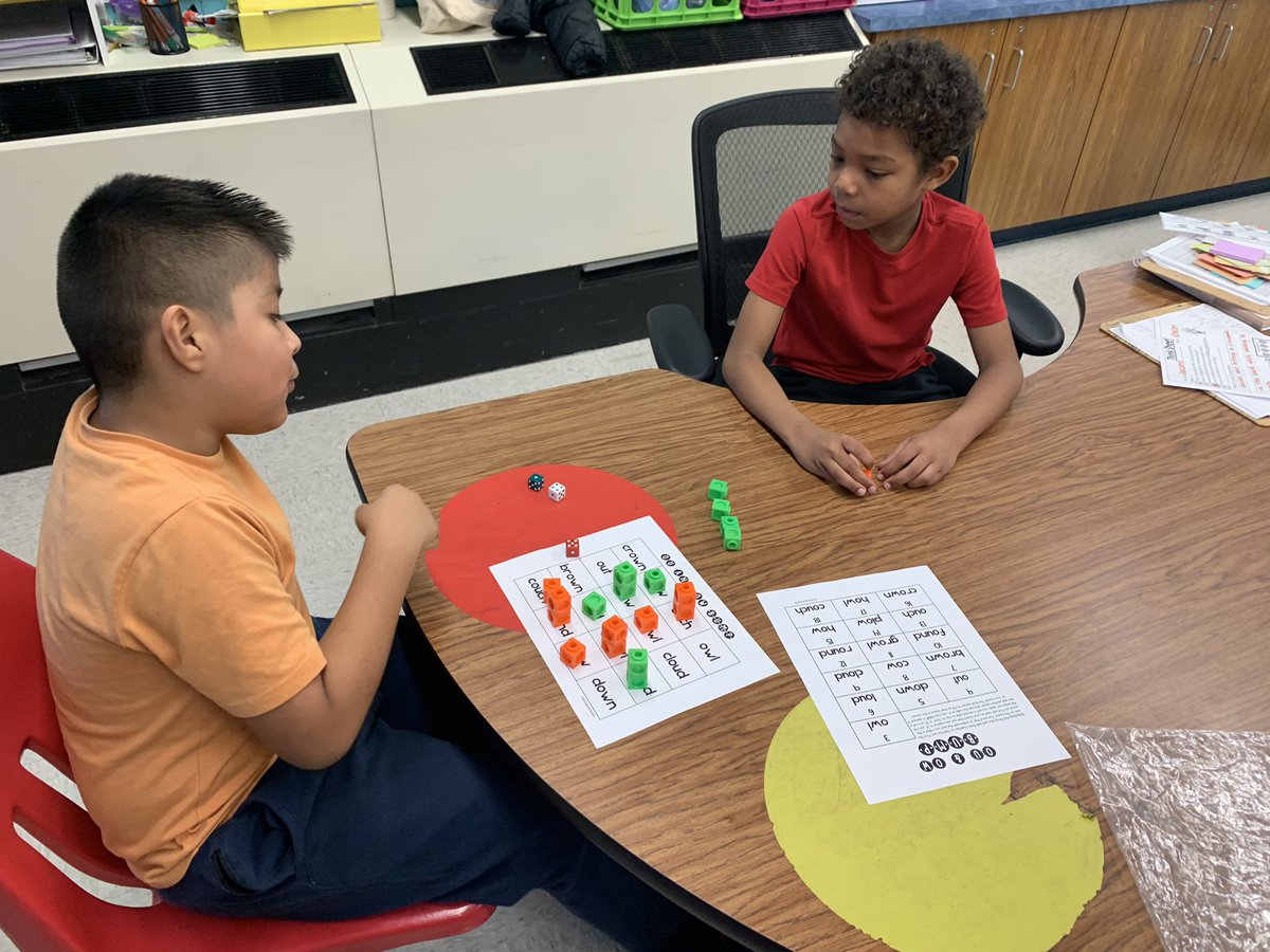 MsHooverBRE's tweet photo. The students love playing Bump! It’s an engaging way to practice reading words with out current phonics skills. https://t.co/biiiln4DR8