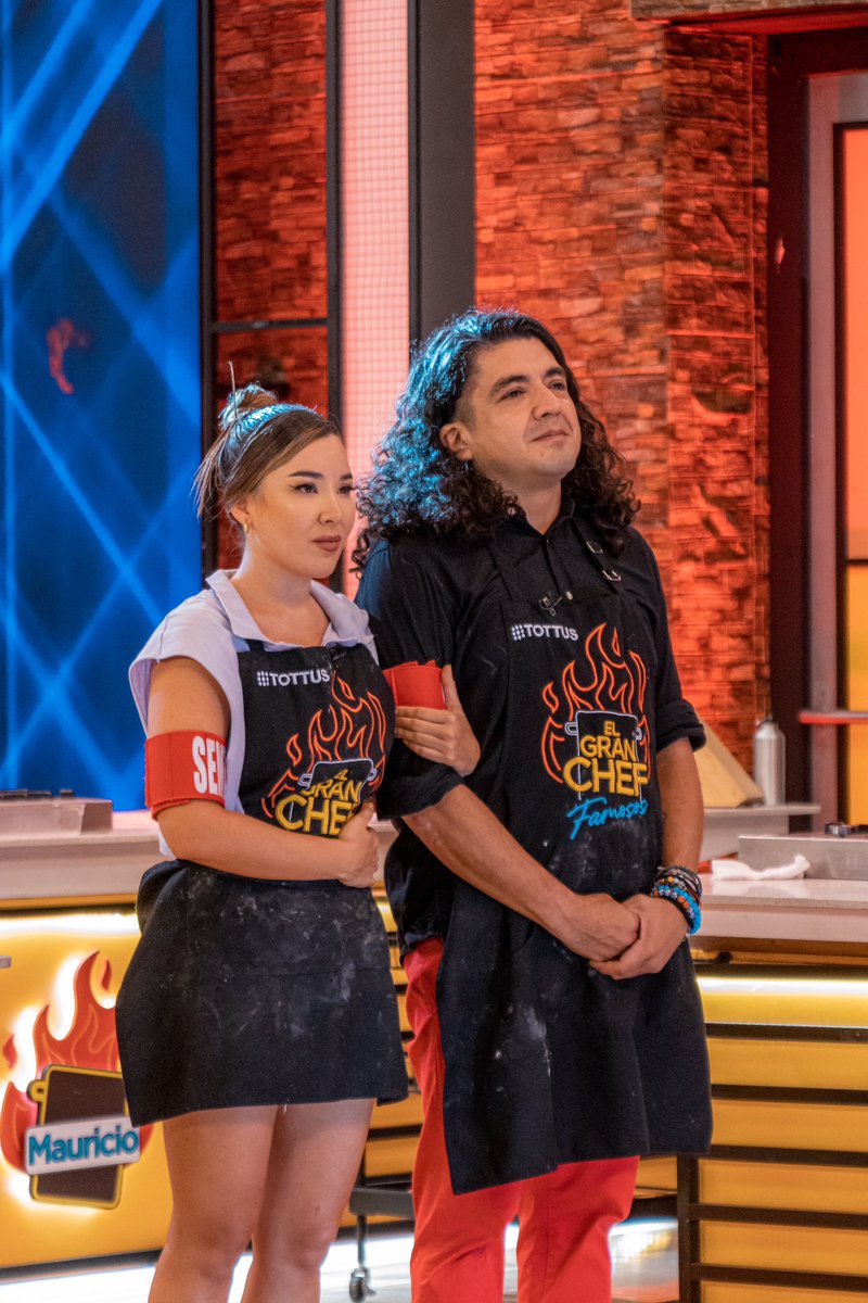 Live_and_sing's tweet photo. #ElGranChefFamosos este muchacho junto con Armando se ganó mi admiración, cocina lindo, es buen competidor, canta re lindo, juega limpio, es chistoso, ahora nos dice señoritas y nos manda saludos, quiero que se salve 🥺 https://t.co/76utMzAy8Q