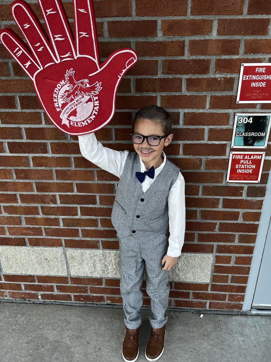 FreedomVolusia's tweet image. Our campus was flooded with centenarians today as our kindergartners celebrated the joys of 100 days of learning! #100thdayofschool