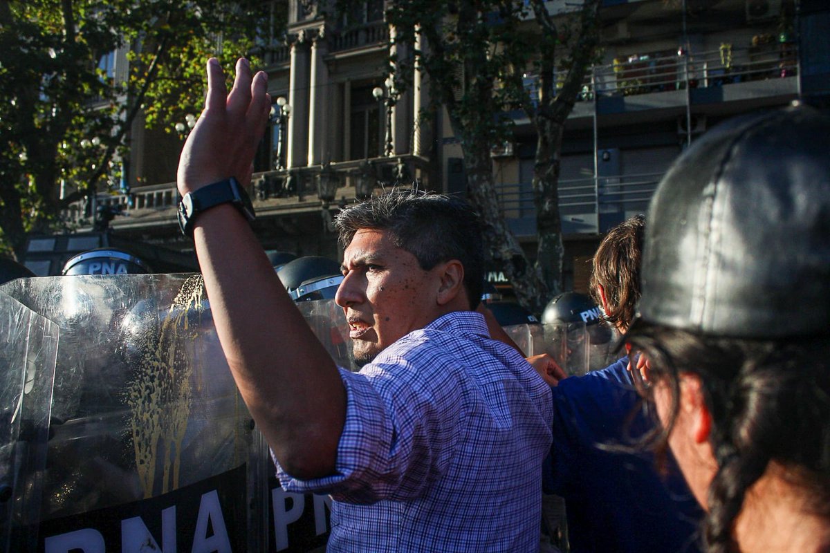 NicolasdelCano's tweet photo. Mí compañero diputado @vilcalejandro gaseado por las fuerzas federales al mando de la represora Patricia Bullrich. No van a quedar impunes los que reprimen al pueblo. Basta de represión. https://t.co/hCI1yc7MiW