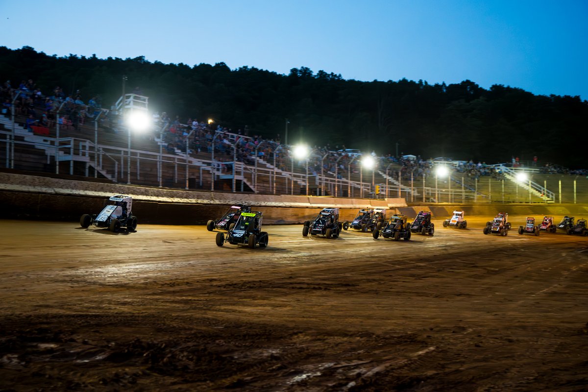 Xtreme_Outlaw's tweet photo. 𝟐𝟎𝟐𝟒 𝐒𝐞𝐚𝐬𝐨𝐧 𝐏𝐫𝐞𝐯𝐢𝐞𝐰 📅

@MiltonHershey School Appalachian Midget Week continues on Friday, Aug. 9 with a visit to the high-banked 1/4-mile of @PVSpeedway in Spring Run, PA.

Take a look at those views! 😯🌲

Info 👉 https://t.co/cIbZ0LyLw2 https://t.co/5jZkGQCSPp
