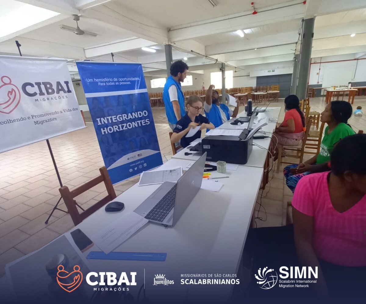 MMigracoes's tweet photo. Nesta ultima sexta-feira (26/01), a equipe do CIBAI Migrações, em parceria com a @PADFBrasil , promoveu uma ação de regularização #migratória no Bairro Camaquã para 26 migrantes da #comunidadeindígenaWarao da Venezuela. 
"Acolhendo e Promovendo a Vida dos Migrantes" https://t.co/vKrEUGWY3h