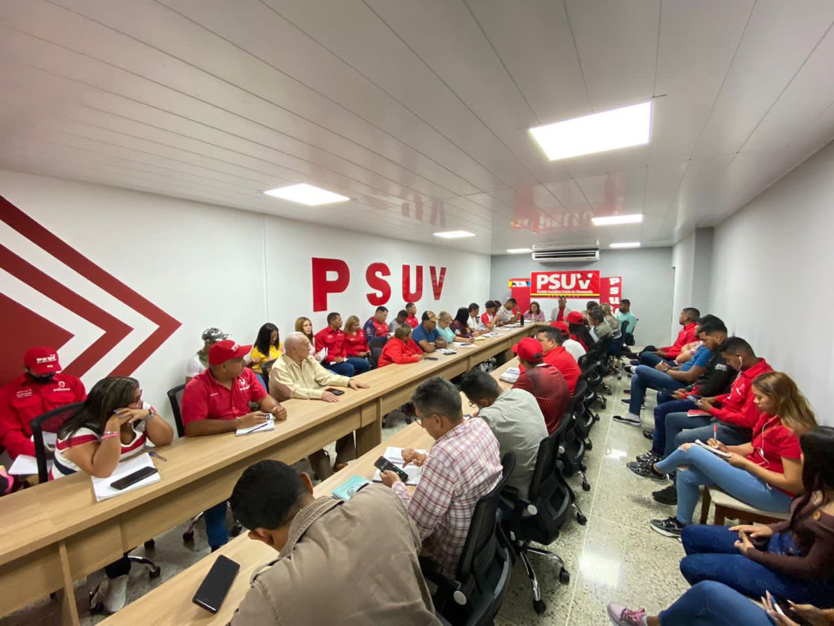 En #DeltaAmacuro seguimos activando la fuerza del Partido de Chávez // Estamos en extraordinaria reunión de trabajo con el equipo político regional del PSUV, JPSUV y Consejo Político donde definimos la agenda movilizadora de Febrero Rebelde.

 #ChávezHechoMillones

<a href="/NicolasMaduro/">Nicolás Maduro</a>