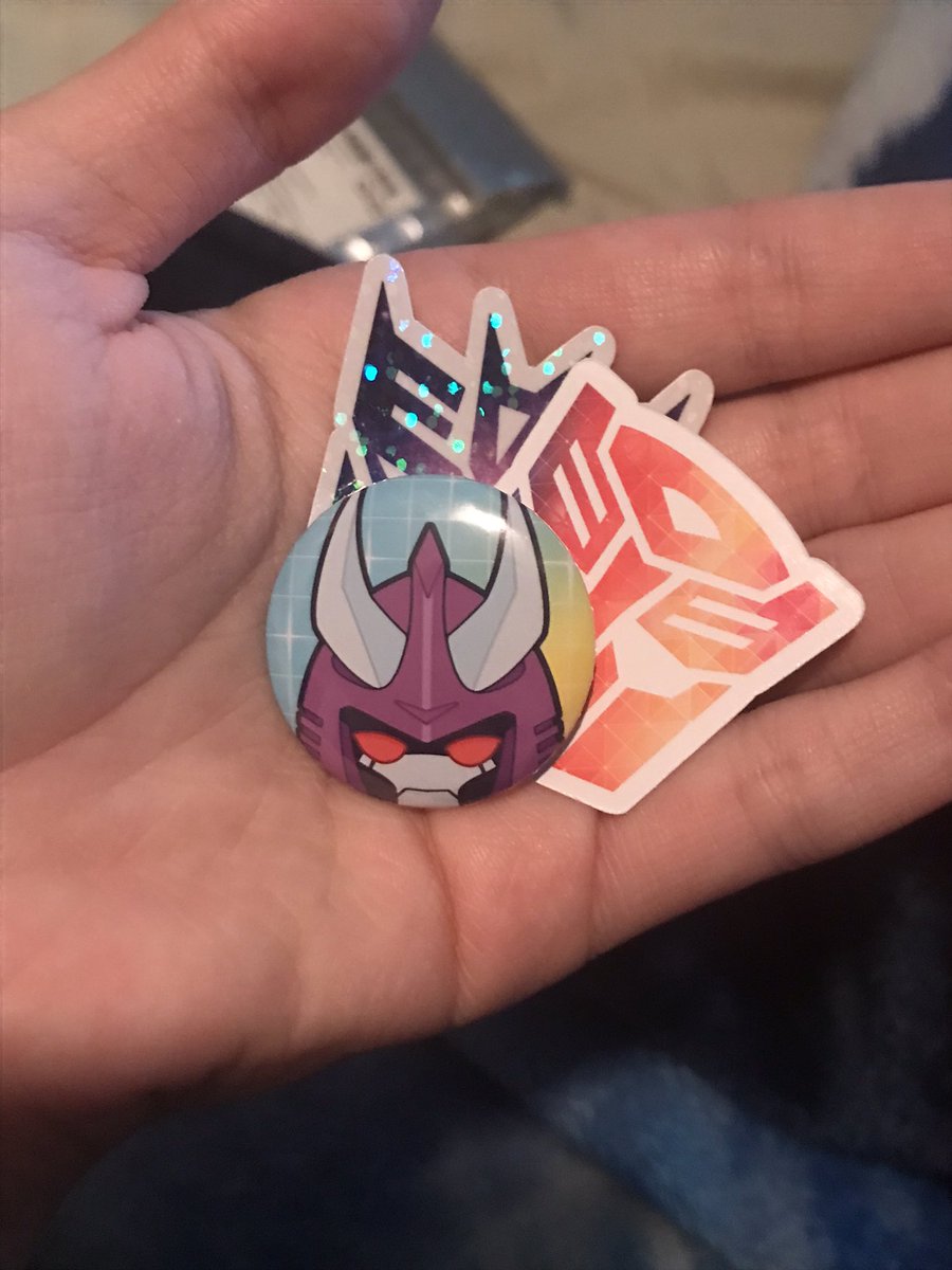 SilentNeptune's tweet photo. MY PURPLE HORNED BITCH IS HERE AND HE’S SO SMALL.. so very small and cute 🥺 💜 Thank you so much @dazzledictator I am absolutely gonna try to get more of these lil guys waaa https://t.co/5g1PDwgHTJ