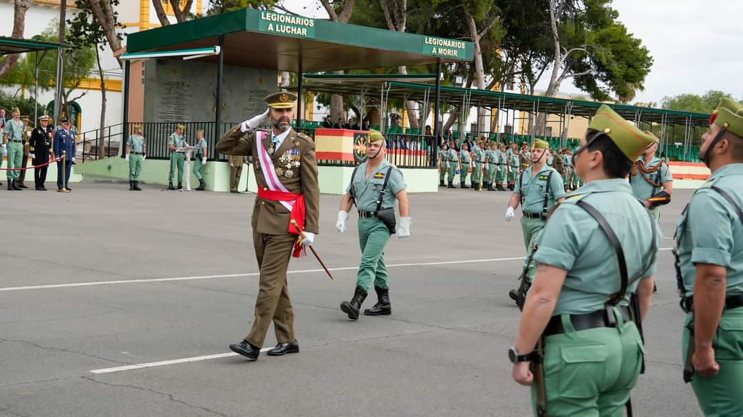 FUTER_ET's tweet photo. El Grupo Logístico de la Brigada de #LaLegión conmemora San Juan Bosco, patrón los Especialistas del Ejército de Tierra en un significativo acto, presidido por el general de brigada Juan Manuel Salom Herrera, en la Base Álvarez de Sotomayor.
@EjercitoTierra https://t.co/3DgPOzYE1a