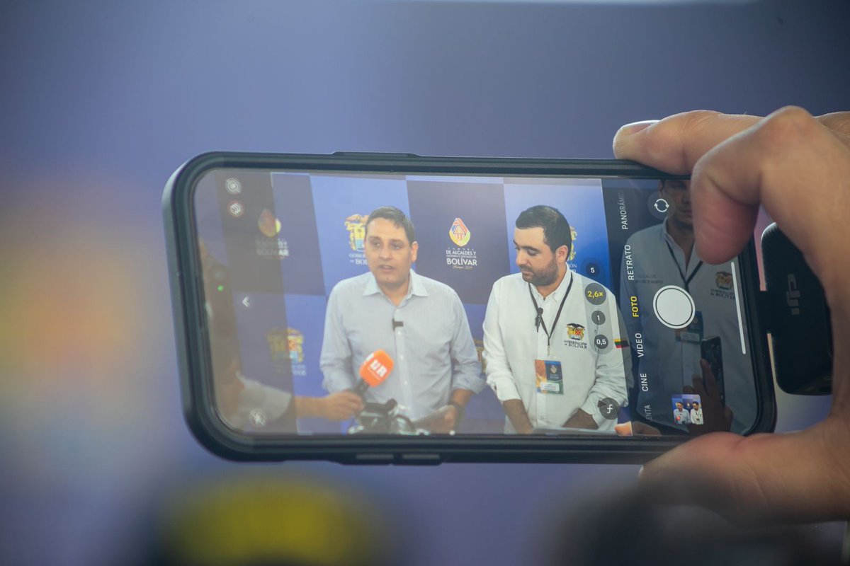 Ministerio_TIC's tweet photo. «El compromiso del #GobiernodelCambio con los bolivarenses es total. También brindaremos formación en los colegios públicos, a través de nuestro diferentes programas como #Senatech o #TalentoTech. Además, entregaremos herramientas tecnológicas»: @MauricioLizcano, #MinistroTIC. https://t.co/MZo0WHfQ4N