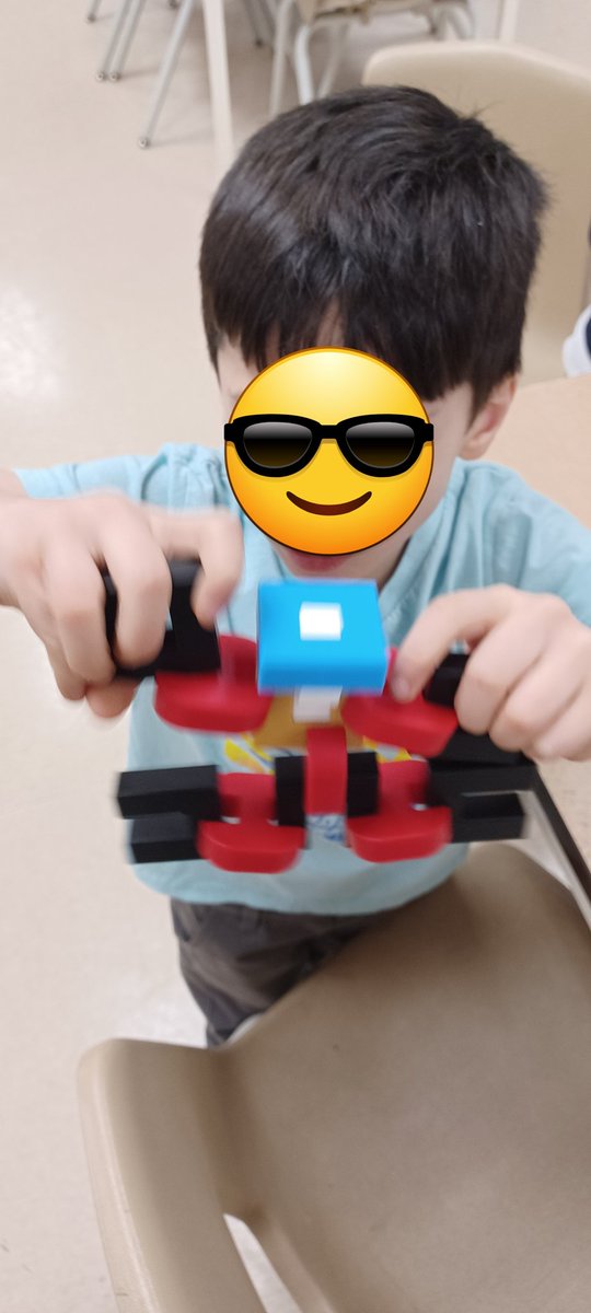 car_carm's tweet photo. STEM center activities happening here @StGregoryCA LLC @DomenicScuglia @WigstonJennifer @STREAM_ycdsb https://t.co/k5FqpMef2b
