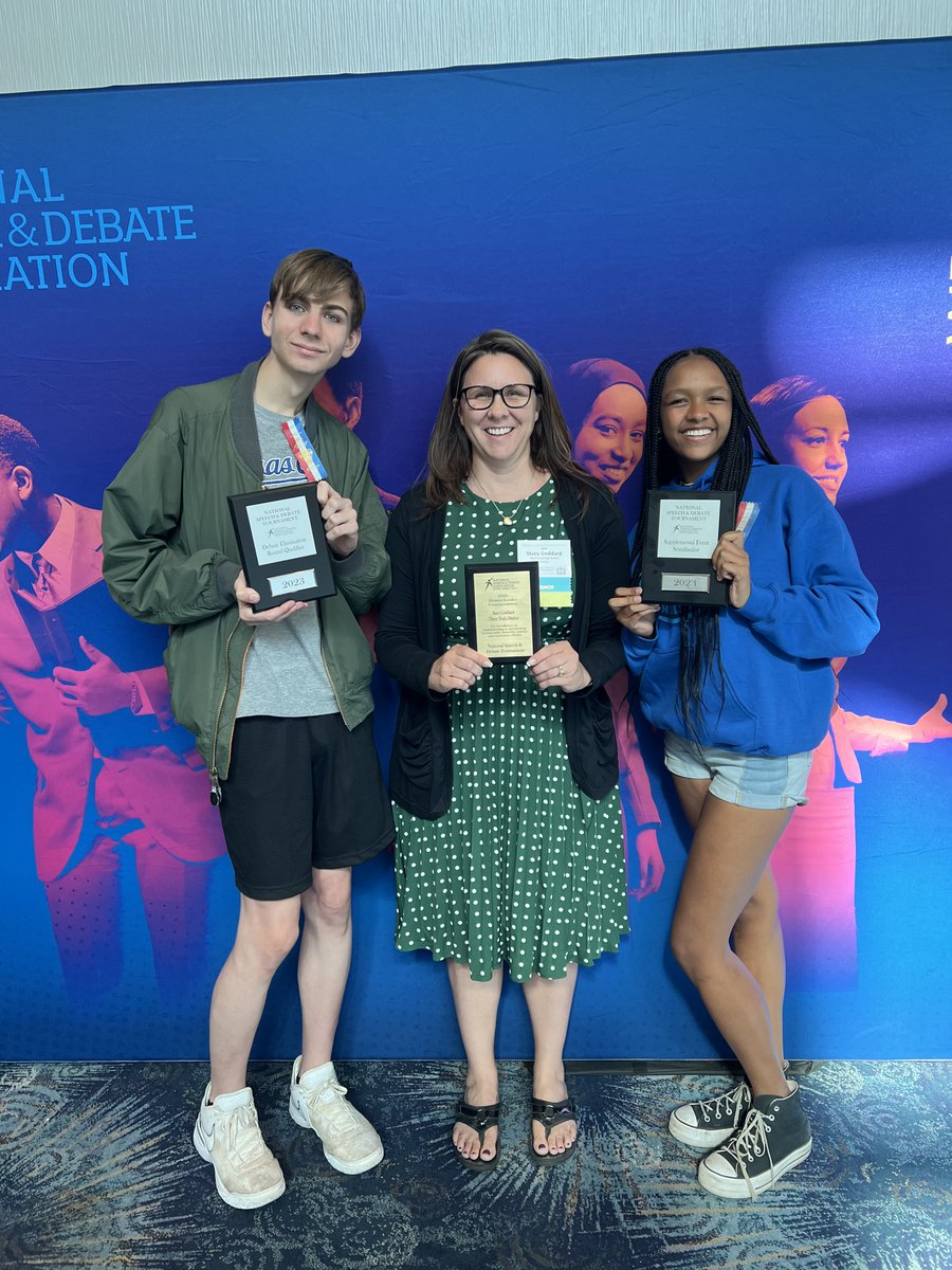 olatheschools's tweet photo. Senior Madison Troup is a leader for @OEHawkTalkers. Troup found community and support through the program, helping her come out of her shell and become a voice to advocate for what is right. Read about Troup here ➡️ https://t.co/NEvnN7L30l
#OPSMyFuture #OPSForwardTogether https://t.co/SQQFkJMpcG