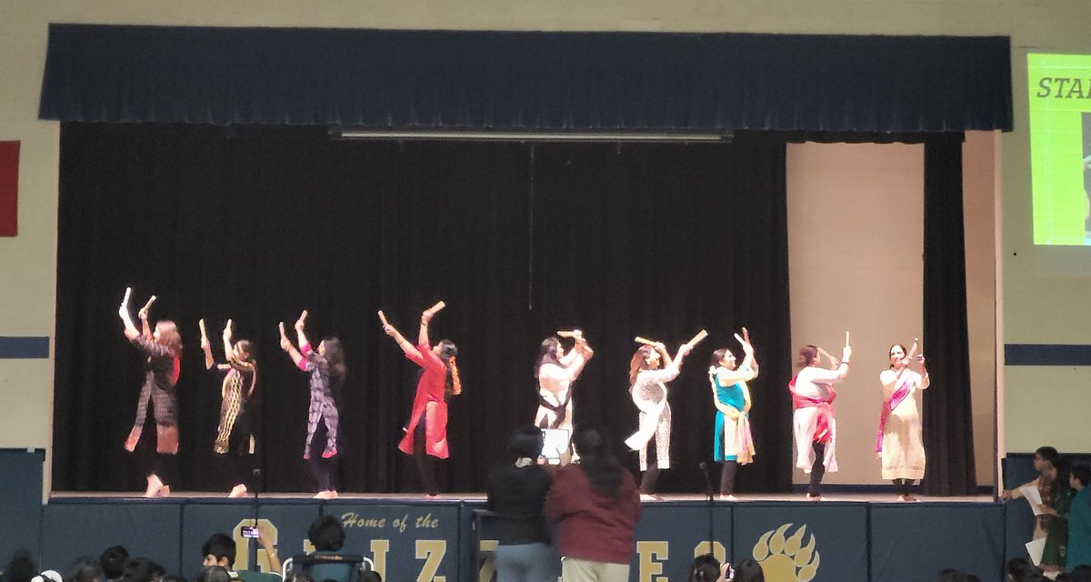 Teachers performing at the Tamil Heritage Month Assembly at the Lake <a href="/PeelSchools/">Peel District School Board</a> <a href="/PNeerja/">Neerja</a> #leadlearners #LearningJourney #Appreciation
