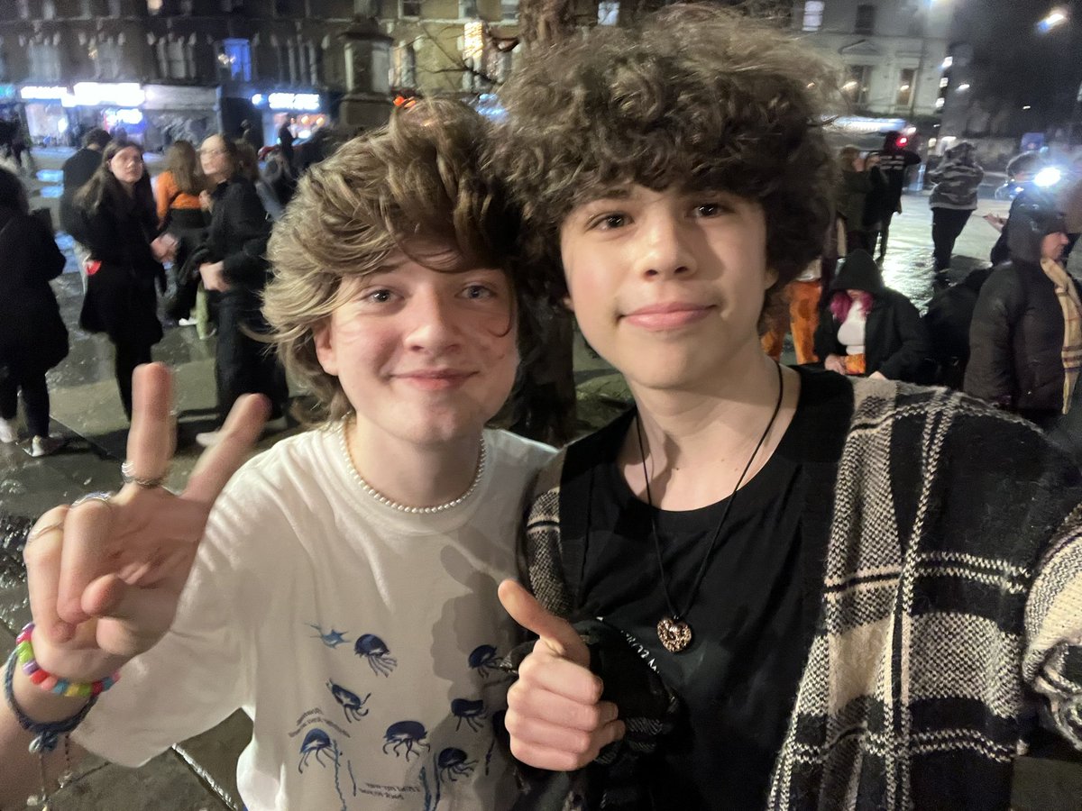 sukioggs's tweet photo. SO NICE MEETING YOU MAX!! AHH https://t.co/758RzxDSus