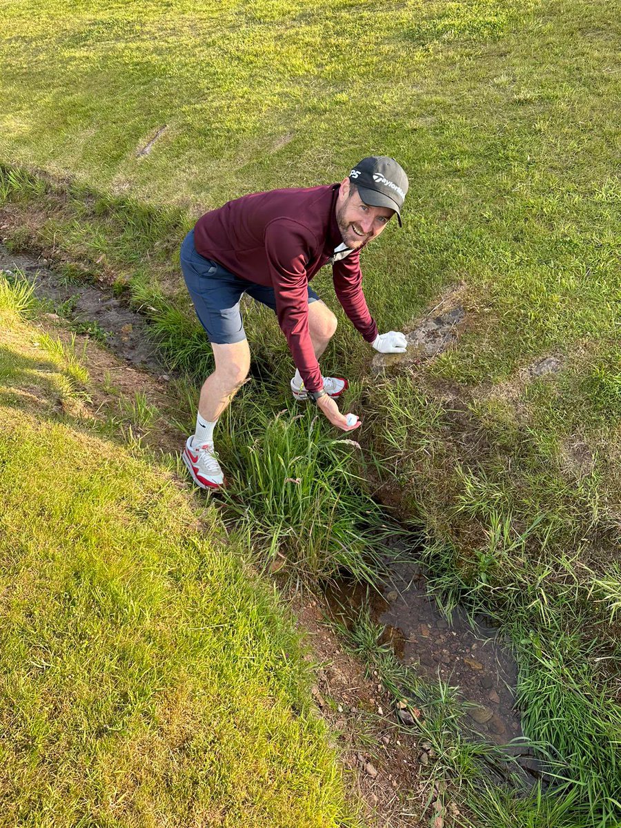 robin_chambers9's tweet photo. @jamierkennedy @SwanstonGolf 18th @Leisham38 loves it eh @YidoDh 😂😂😂 https://t.co/2FpQSIQo0m