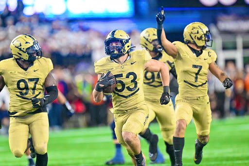 #AGTG After a great call with @CoachJohnLoose, I am beyond blessed to say I have received an offer from Army West Point! @ArmyWP_Football @CoachJeffMonken @CoachNateWoody @CoachDDixon @CRHFootball @coach_spinnato @chapibic @Day1toD1