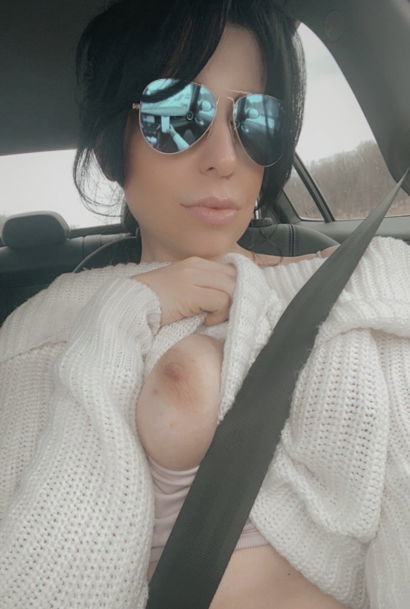 ssconsensual's tweet photo. @Promo_Guy_2001 @GabbyHartx #oneboob https://t.co/PGlQ3xDMnC