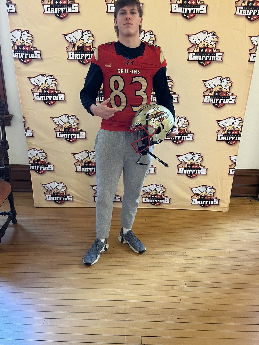deucemiller4's tweet photo. Had a great day with @SHU_FBALL  thanks to all the coaches that invited me down and talked to me. https://t.co/7cO743IDPi