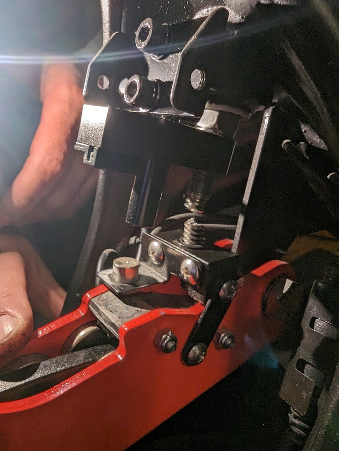 ohmyshirt's tweet photo. Multiple live chats, support calls &amp; emails to sales managers - 2 weeks later I've gotten nowhere past @onepeloton telling me that the only way to fix my bike, this broken bolt coming from the resistance knob, is to pay them $625 for a frame swap...what?!?! https://t.co/RVmyegoRqI
