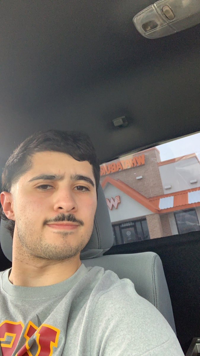 eses10_'s tweet photo. Business in the front, puro pinche pari in the back https://t.co/aHikr5jh8T
