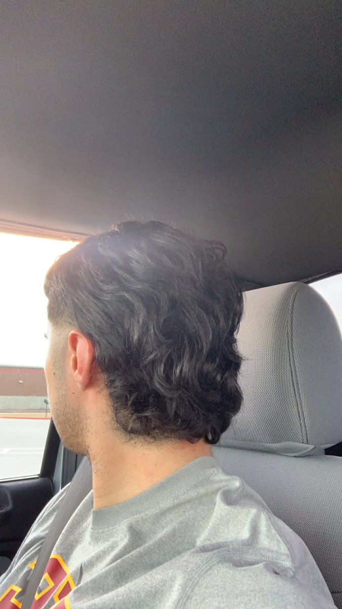 eses10_'s tweet photo. Business in the front, puro pinche pari in the back https://t.co/aHikr5jh8T