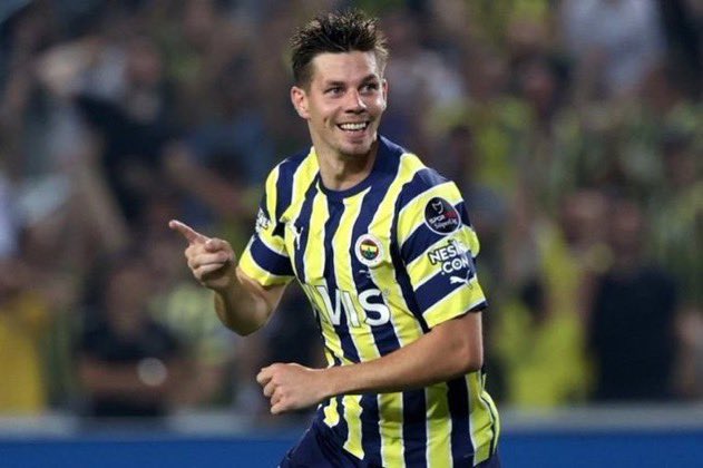 SEN GİTMİYORSUN DİYE CRESPO’YU NEREDEYSE BEDAVA YOLLADIK SANA BEN ADAM DİYENİN