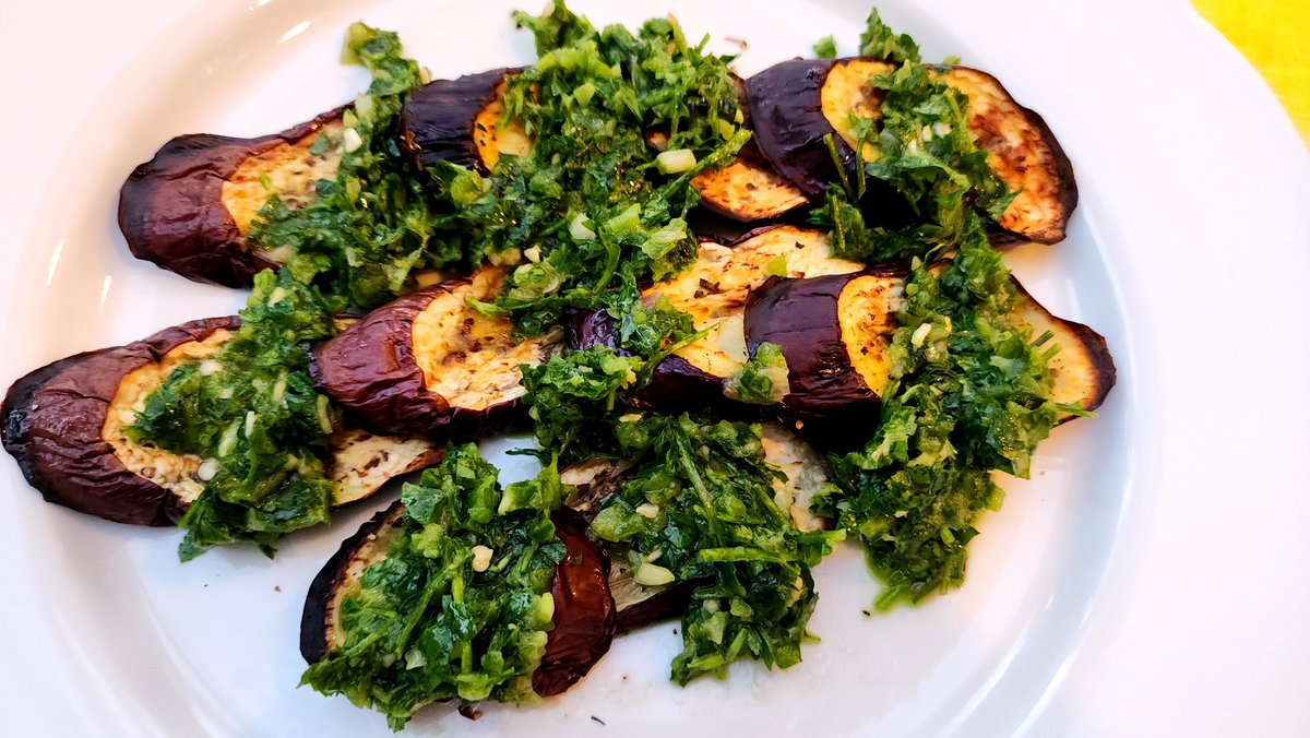 Foodfaye's tweet photo. Loved this salsa verde from #everydayentertaining by Elizabeth Van Lierde of  https://t.co/UBhX5Q5cYQ.
Elizabeth served it with grilled steak. I didn't have steak so I used roasted Chinese eggplant slices. The salsa was delicious with them.
@MelissasProduce
@whiskingkitchen https://t.co/TsIX0XBaIT