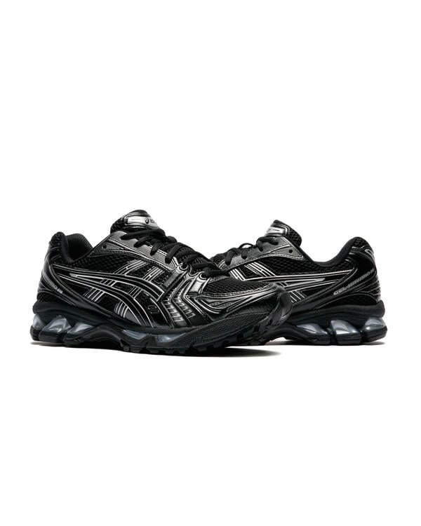 MoreSneakers.com tweet media
