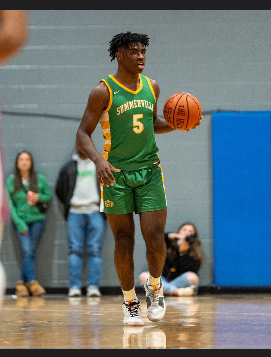 BucketMel's tweet photo. NUMBER ONE POINT GUARD IN THE STATE @PrepHoopsSC  AND SEVEN IN STATE 

PPG : 16.1 
REB:7.0 
AST: 5.0
CURRENT RECORD 19-2
 @GWaveHoops @coachlongshs @teal375837 https://t.co/0nH1UwtLb5