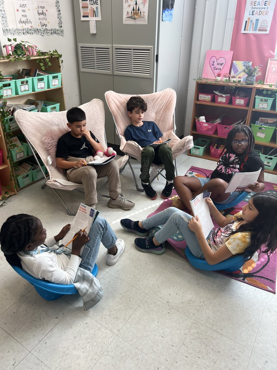 Flexible seating and working with friends on some new vocabulary words. Thank you @EducationFdnPBC for the funding the seating ❤️❤️❤️