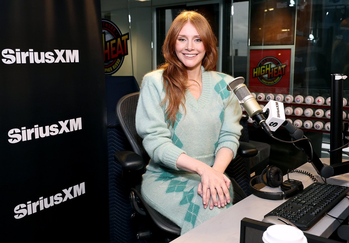 BryceDallasHowardNet tweet media